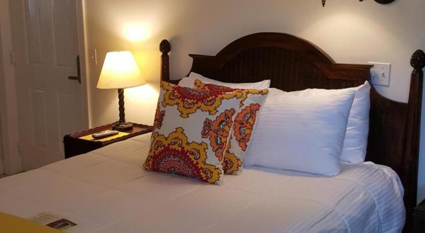 The Caribbean Court Boutique Hotel Vero Beach Exterior photo