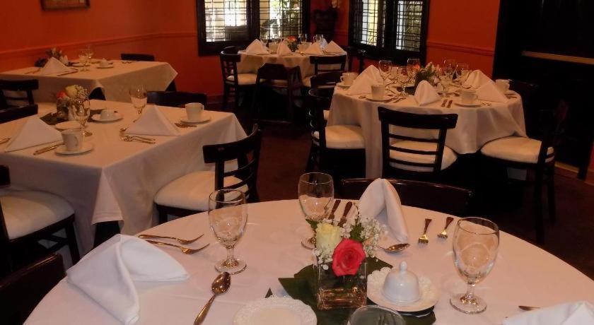 The Caribbean Court Boutique Hotel Vero Beach Exterior photo