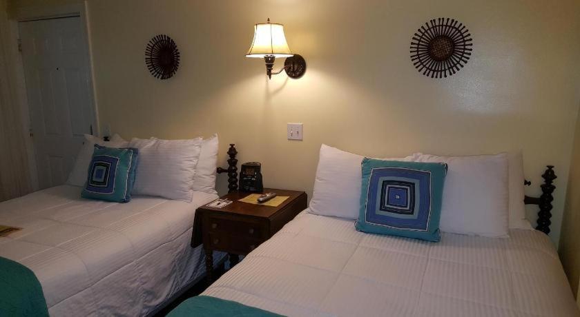 The Caribbean Court Boutique Hotel Vero Beach Exterior photo