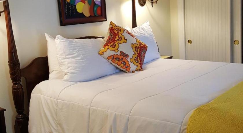 The Caribbean Court Boutique Hotel Vero Beach Exterior photo