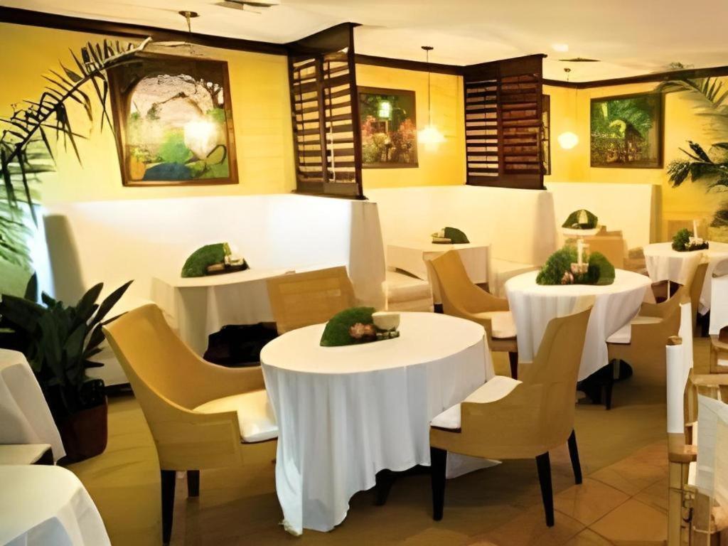 The Caribbean Court Boutique Hotel Vero Beach Exterior photo