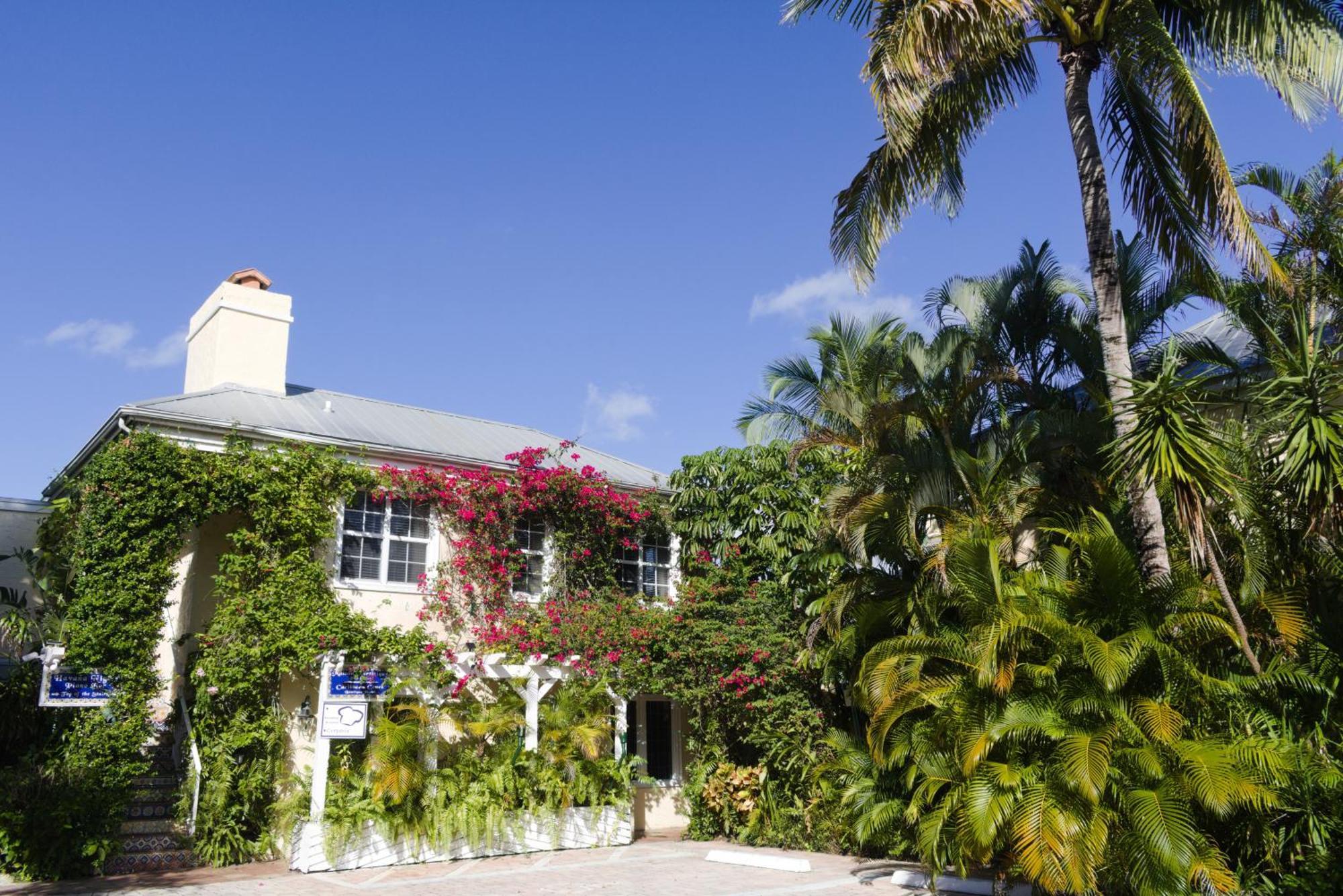The Caribbean Court Boutique Hotel Vero Beach Exterior photo