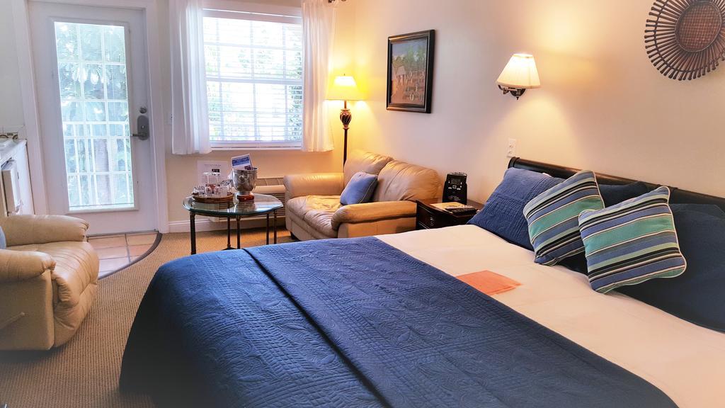 The Caribbean Court Boutique Hotel Vero Beach Exterior photo